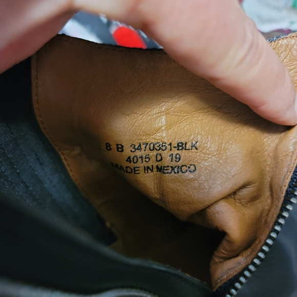 LN.  Frye Boots.  Size 8.  (576) - Picture 10 of 12